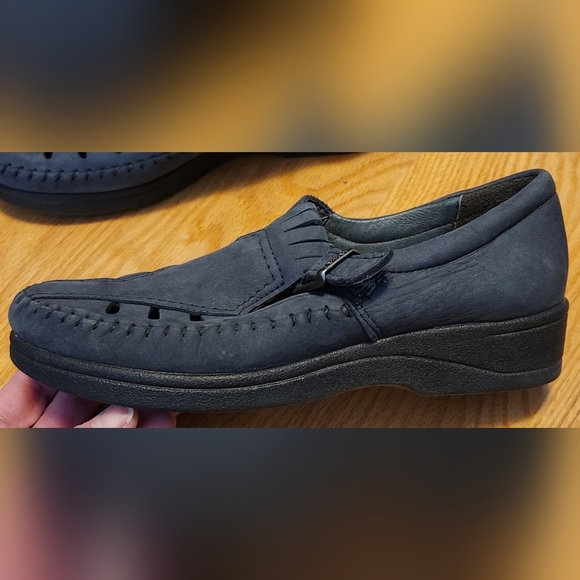 NWOT Blue Dexter Suede Mary Jane Flats Size 6.5 - Picture 2 of 7